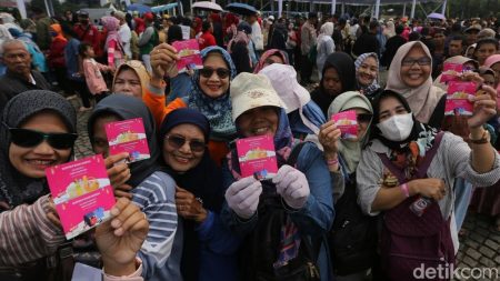 Terkuak di Monas! Bukan Sekadar Pasar Murah Biasa: Ini Dia Jurus Jitu Presiden Prabowo, Ratusan Ribu Kupon Sembako & UMKM Picu Gairah Ekonomi Rakyat!