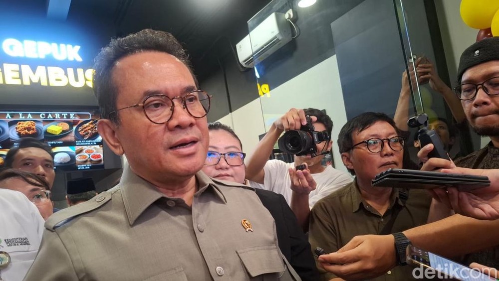 Harga Telur & Ayam Anjlok Misterius Pasca Program Gizi Nasional Disetop! Mendag Mendesak Hotel-Kafe Lakukan Langkah Darurat: Akankah Peternak Selamat?