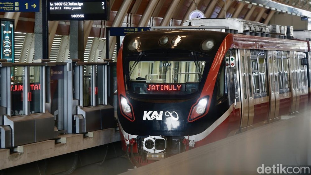 Terungkap! LRT Jabodebek Ambil Langkah Strategis di Jam Sibuk Pagi, Ada Perubahan Jadwal Penting yang Wajib Anda Tahu!