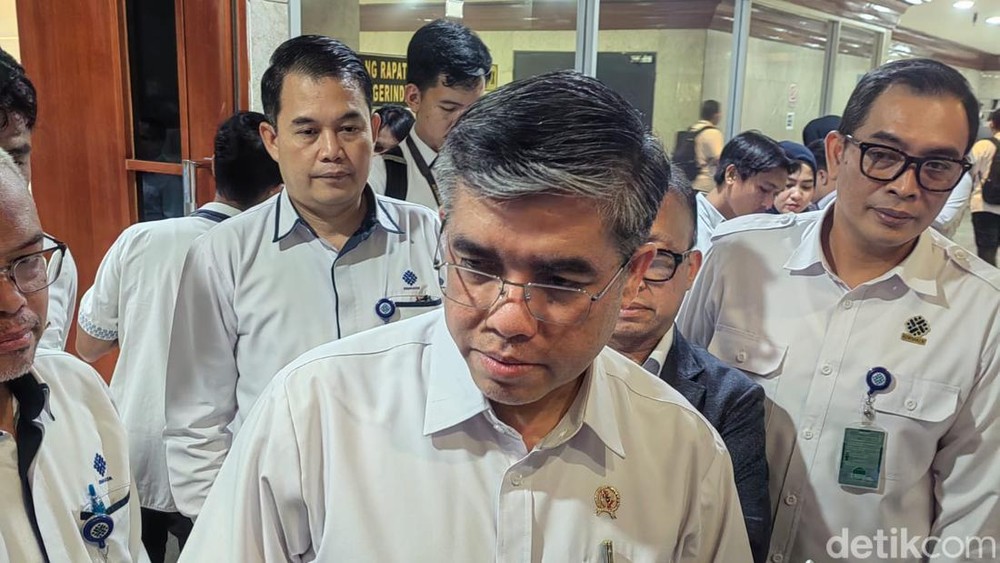 Gaji UMP untuk Lulusan SMA/SMK? Program Magang Nasional Bakal Diperluas, Menaker Beri Sinyal Mengejutkan!