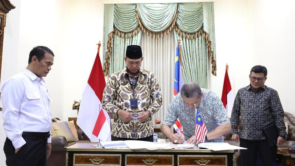 Terbongkar! Setelah Lama Menjadi Importir, Indonesia Kini Mendadak Ekspor Beras Premium ke Malaysia: Apa Rahasia di Balik 1.000 Ton Perdana Ini? Petani Tersenyum, Triliunan Rupiah Menggoda!