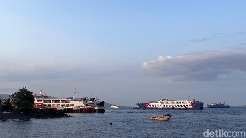 Jalur Jawa Bali Lumpuh Total Ribuan Truk Terjebak
