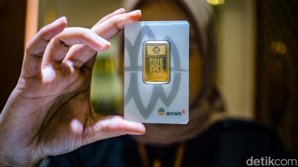 Harga Emas Antam Anjlok Drastis Hari Ini