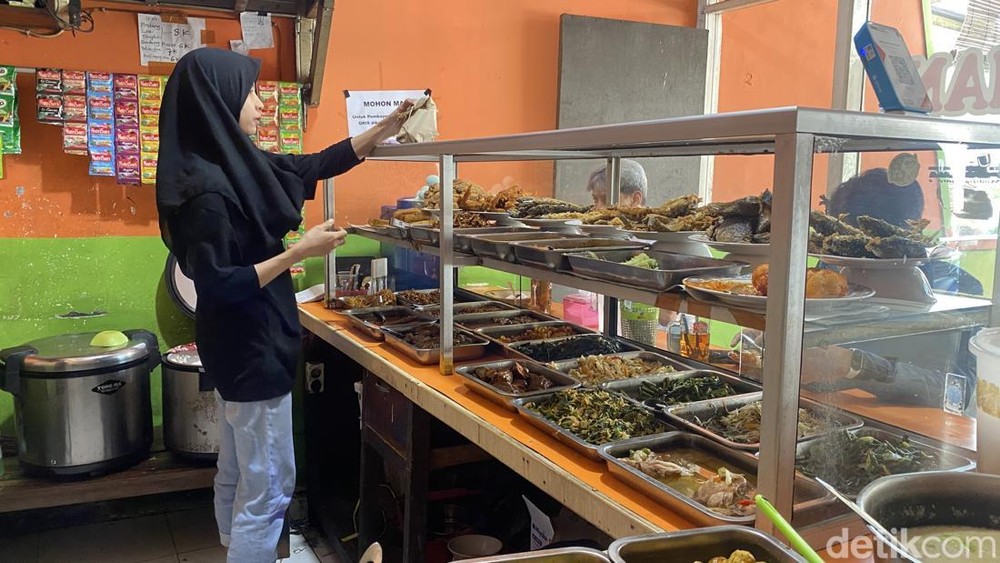 Krisis Pedas di Dapur Rakyat: Harga Cabai Meroket, Pedagang Warteg Terjepit Pilihan Sulit Antara Cuan dan Pelanggan Setia!